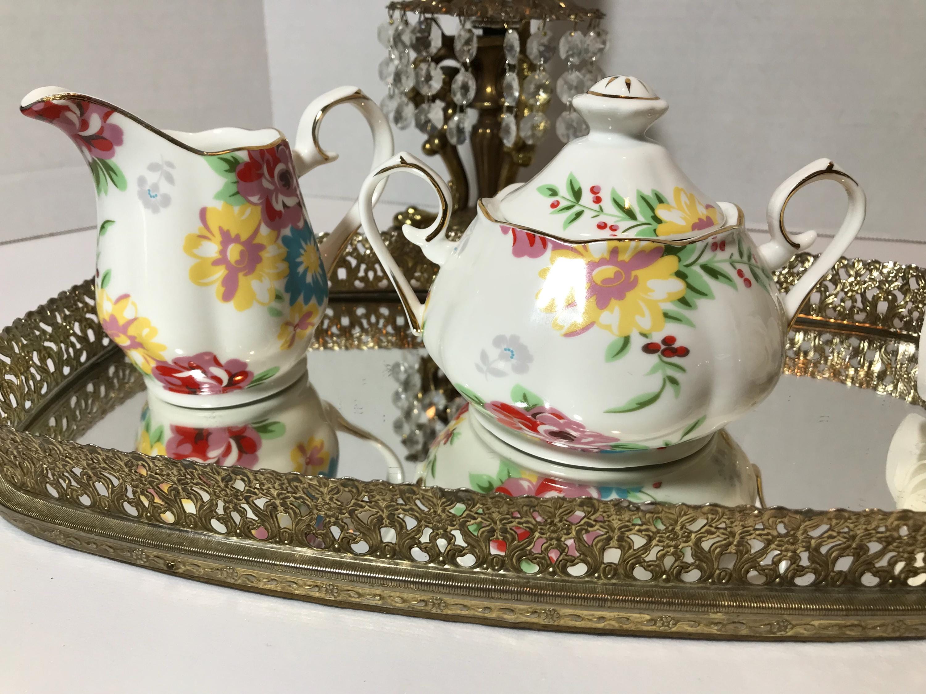 グレースティーウェアのヴィンテージスタイルの白い花柄磁器製