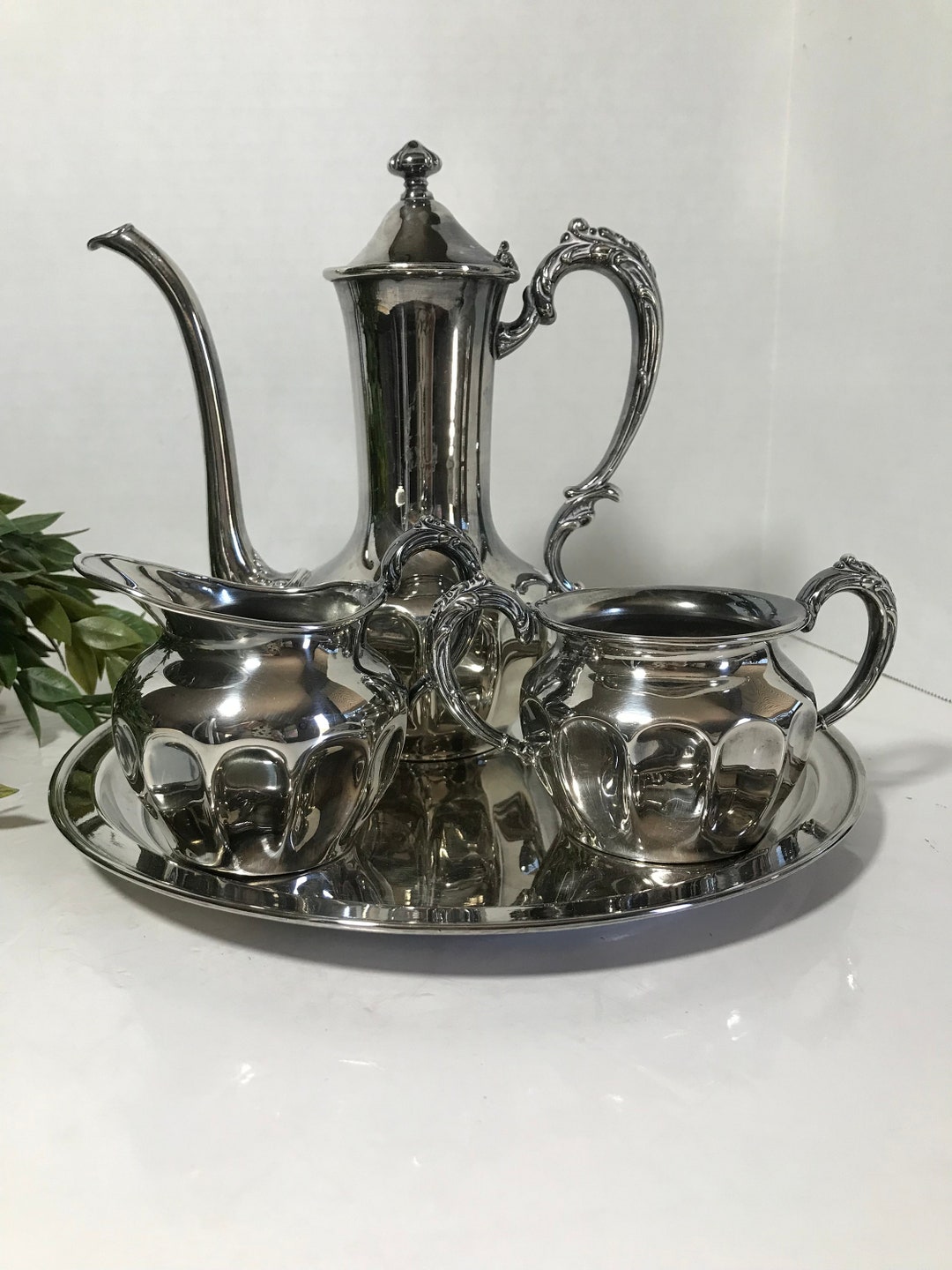 アンティーク 金属製 ティーセット　銀食器　シルバー　金属工芸品　ヴィンテージ アンティークシルバーのティーセット│|西洋アンティーク事典