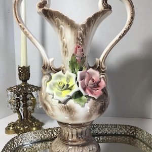 Vintage 1960er Capodimonte italienisches Porzellan verzierte große Vase, Vintage Keramik Capodimonte elegante Rosenvase, aufwändige Porzellanvase