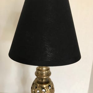 Zwarte stoffen lampenkap met goudfolie voering, kleine clip-on lampenkap, elegante lampenkap met zwart en goud accent