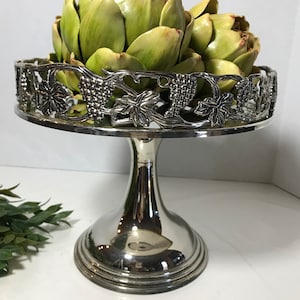 plateau à gâteau rond vintage en métal argenté, plateau de piédestal vintage en métal argenté, piédestal rond en métal argenté Vtg Godinger de 9 po.
