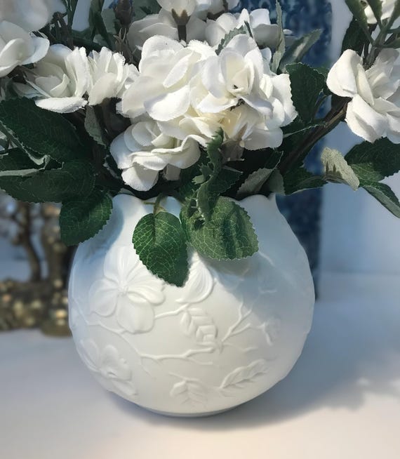 Vintage Kaiser Germany Porzellanschale, Vtg Kaiser Porzellan weiß gewellte Randvase, Kaiser Germany Biskuitporzellan Vase weiß shabby chic