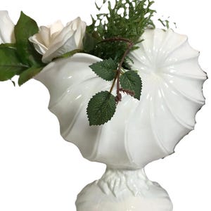 Vintage large white shell shaped planter, vintage elegant white seashell pedestal vase, white ceramic seashell home decor, seashell planter