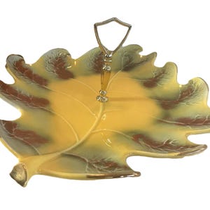 Vintage California Pottery stort bladfat, Vintage gul serveringsfat, Vintage godbitbricka, keramisk gul bladfat, bricka från mitten av århundradet