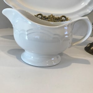 Vintage Pfaltzgraff Gazebo large gravy boat, Vintage Pfaltzgraff white porcelain large gravy pitcher, Vintage Pfaltzgraff Gazebo pattern