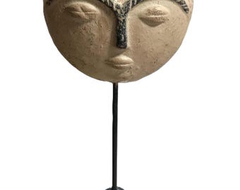 Vintage Keramik Maske Skulptur auf Ständer, Handwerker Ton Gesicht Statue auf Metallsockel, Terrakotta Kunst Keramik Gesicht Dekor
