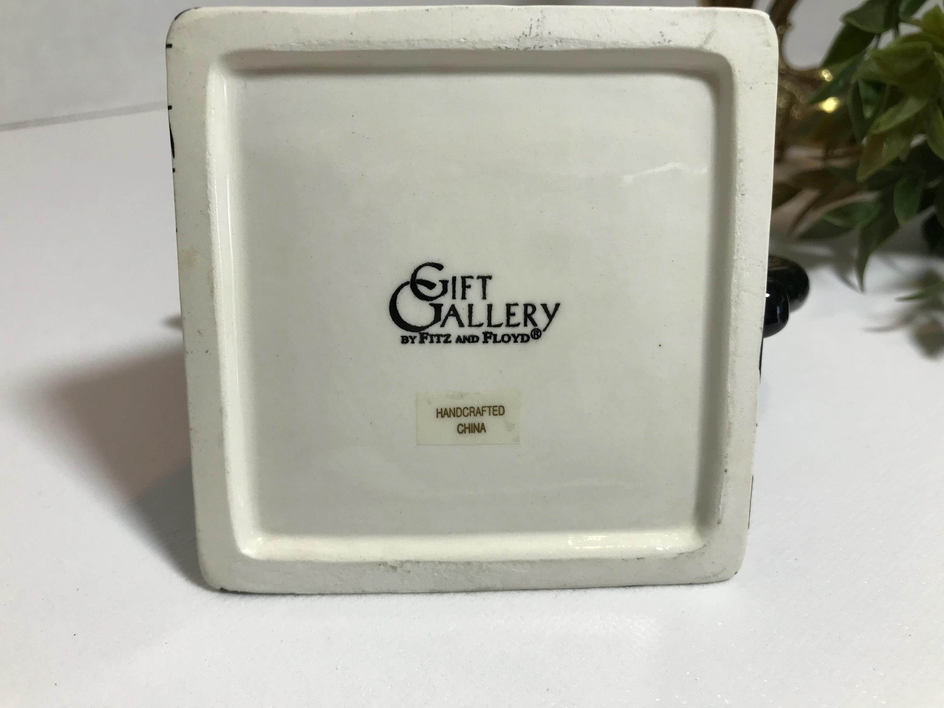 ヴィンテージの装飾的なミニクロスワードティーポット、クリーマー