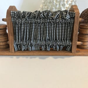 Vintage handgefertigte Holzsalz, Pfeffer und Serviettenhalter, Vintage Cottage Style Holzsalz und Pfefferset mit Stoffserviettenhalter