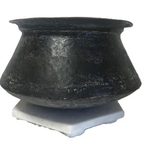 Hervidor de cobre primitivo vintage, olla de fondo redondo de cobre envejecido, recipiente de cobre grande forjado a mano, olla de cobre redondeada negra antigua