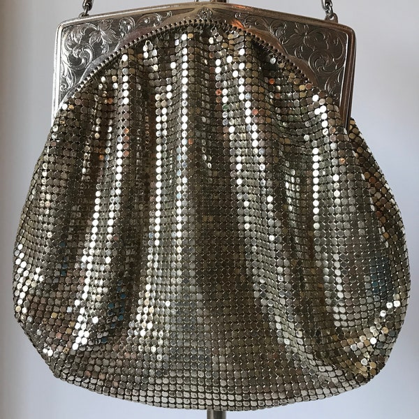Vintage Whiting and Davis silver mesh kiss clasp handbag purse, Vintage Whiting and Davis mesh silver purse with engraved hardware