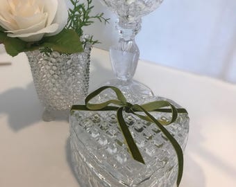 Vintage kristallen hartvormige sieradendoos, romantische glazen make-updoos
