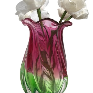 Vintage glass vase with fluted top rim, tulip shape pink green glass vase, Vintage colorful art glass with tulip shape and scalloped top.