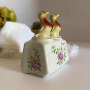 Salero y pimentero vintage con pájaros asintiendo en soporte, recuerdo de las Cataratas del Niágara, juego de salero y pimentero vintage con pájaros, recuerdo retro de las Cataratas del Niágara