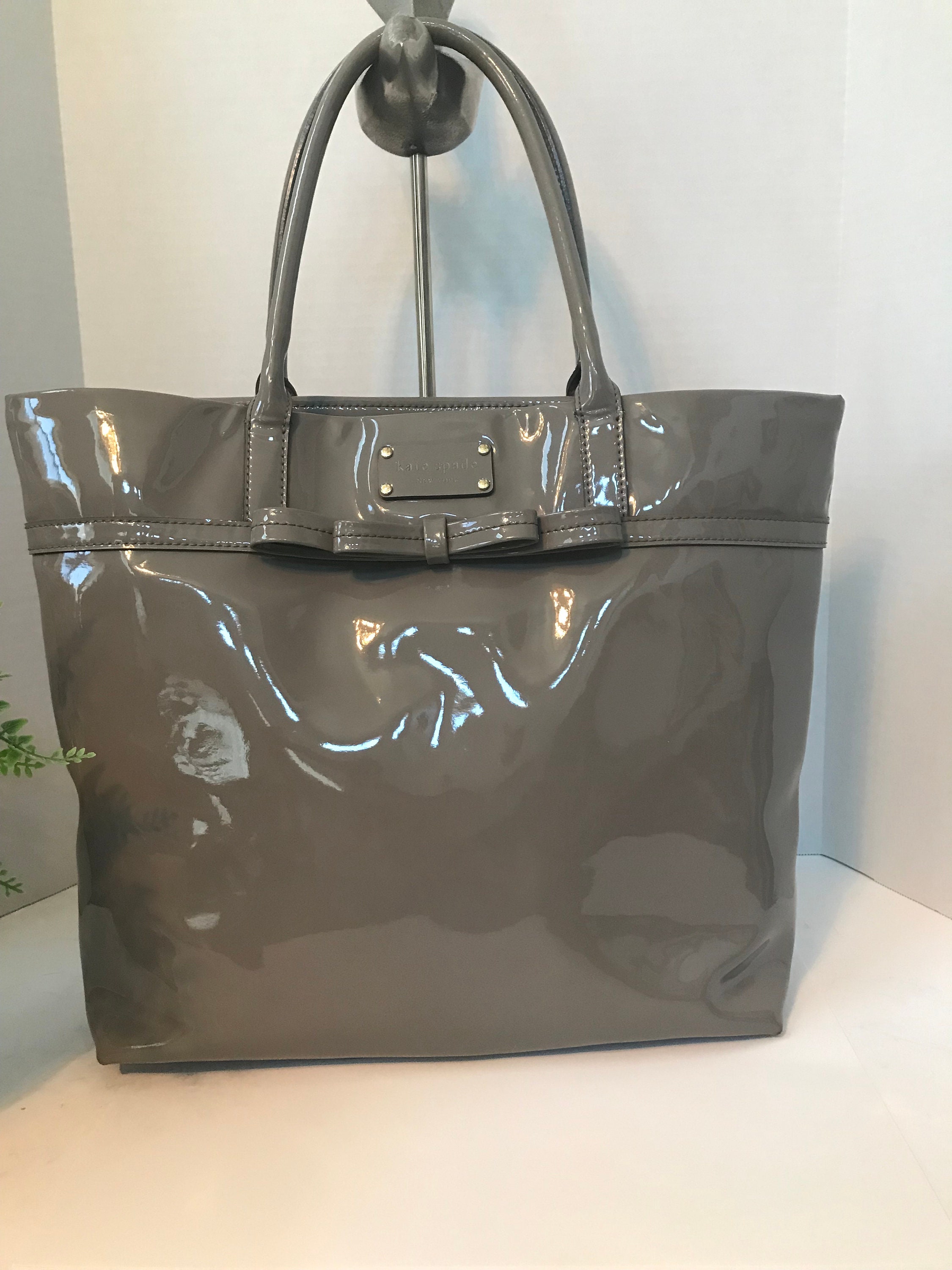 Kate Spade New York Bleecker Saffiano Leather Large Zip Top Tote |  Zappos.com