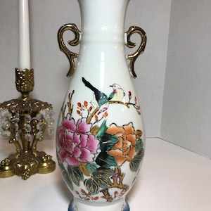 Vintage ceramic white vase, Large hand painted vase, Painted bird vase, Vintage Chinoiserie vase, Asian vibrant vase, elegant Japanese vase