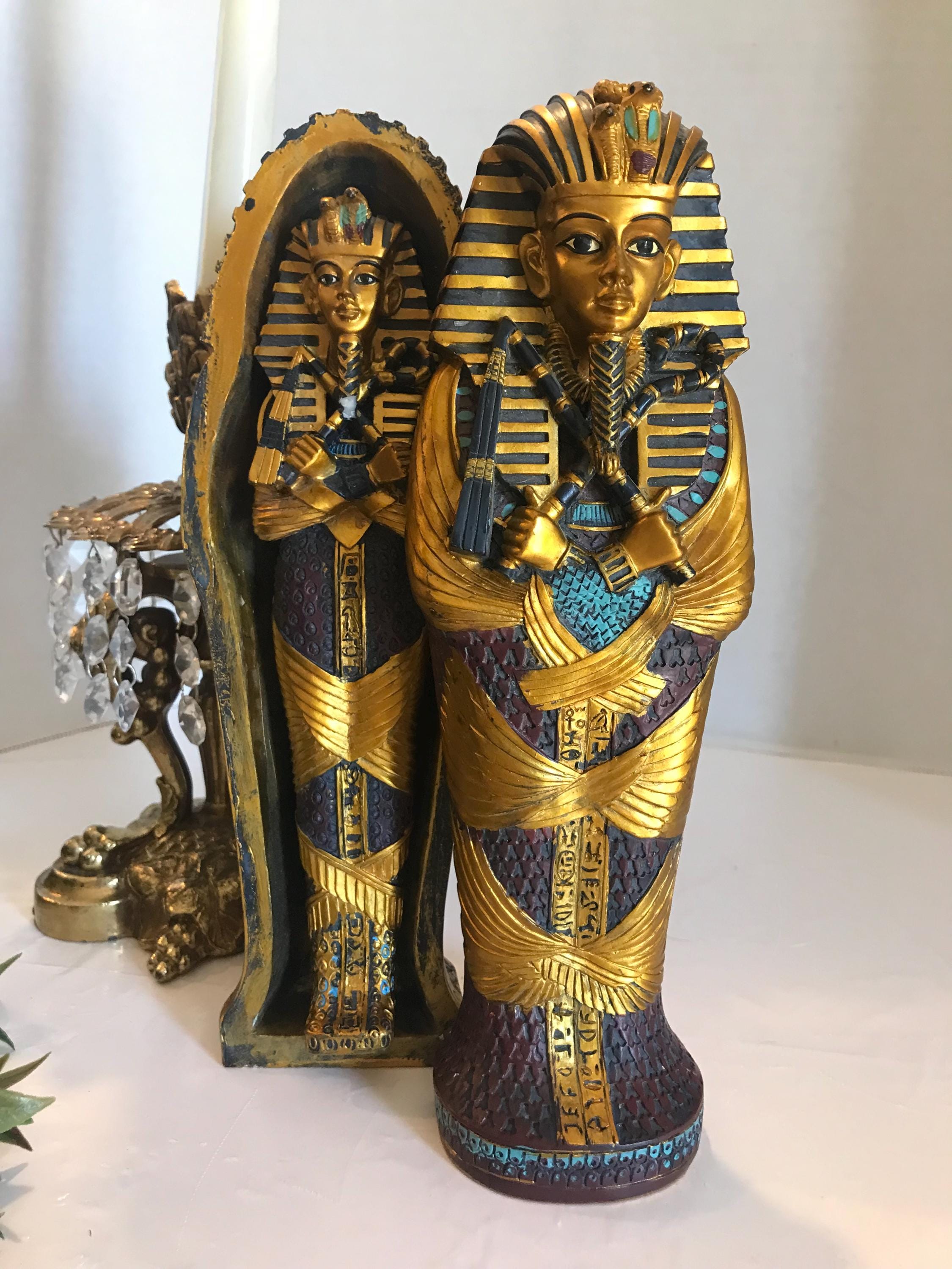 金のエジプトの置物小物入れ、ヴィンテージのエジプトの石棺装飾