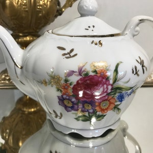 Vintage ceramic white floral and gold design teapot with lid, Vintage shabby chic teapot, English country teapot, cottage core teapot