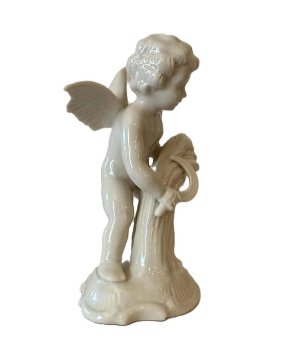 Vintage Dresdner Blanc de Chine Cherub Figur, deutsche weiße Porzellan Engel Statue