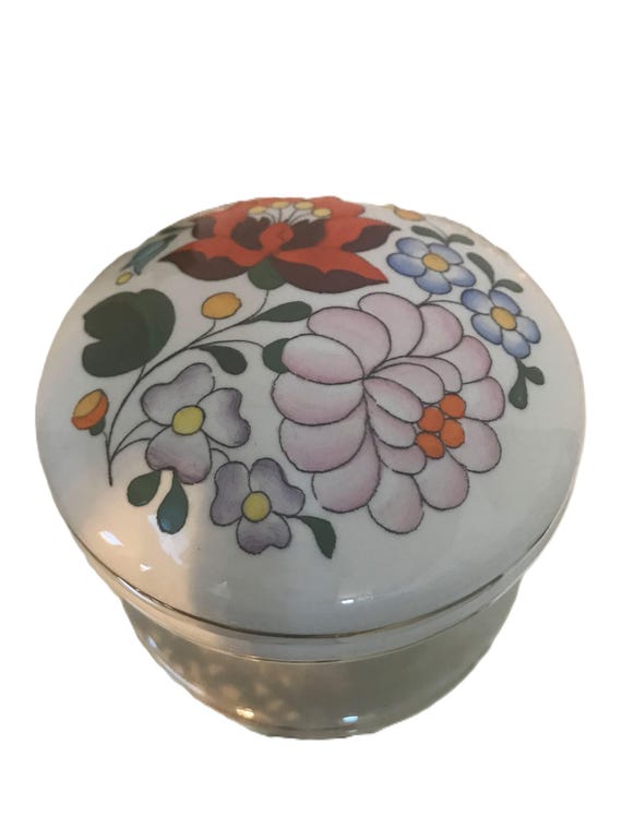 Vintage Budapest ceramic porcelain trinket box, Kezifestes floral trinket box, small white porcelain trinket box, dainty trinket box