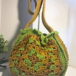 Vintage 1970s hippie knit handbag purse, 70s Vintage knitted gold and avocado green handbag purse, 70s Hippie knitted purse, Boho knit purse