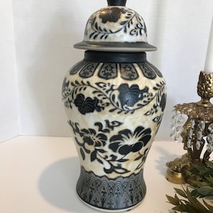 Vintage ceramic ginger jar, Elegant navy and off white ceramic ginger jar, ceramic floral design covered vase, Chinoiserie style ginger jar