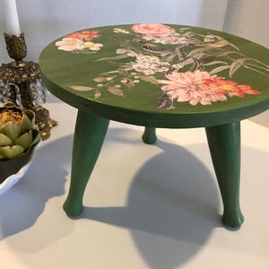 Vintage hand painted and decoupage wood small stool, Vintage green wooden cottage style hand painted wood stool riser decor, green stool