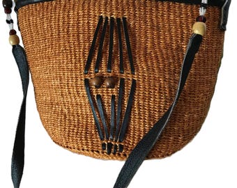 sac à main bohème vintage en paille de raphia tressée avec bordure en cuir véritable et accents de perles, fourre-tout tribal en paille vintage bordure en cuir noir