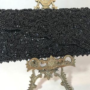 Vintage-Handtasche mit Perlen, Vintage-Handtasche aus den 60er-Jahren mit gewelltem Rand, elegante schwarze Handtasche im Clutch-Stil, Abendtasche aus den 1960er-Jahren mit Perlen