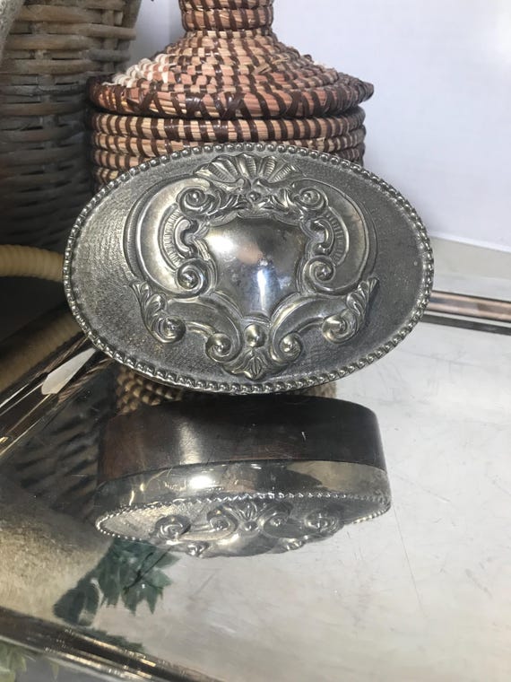 銀製皿 木製箱付き 銀製の小皿 葉と花の模様 木箱付き