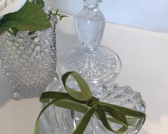 Vintage kristallen hartvormige snuisterijdoos, met glas bedekt romantisch ijdelheidssieradendoosje