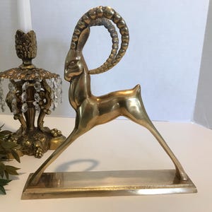 Vintage brass gazelle statue, solid brass gazelle table decor, mid century brass gazelle figurine, gazelle decor, vintage brass decor statue