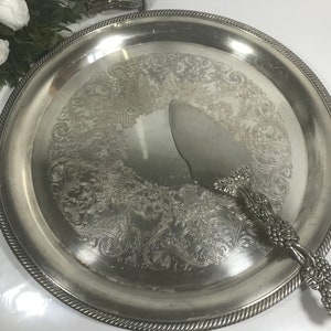 plateau rond vintage en métal argenté avec coin de service, grand plateau rond vintage de 14,5 pouces Castleton en métal argenté avec pelle à gâteau