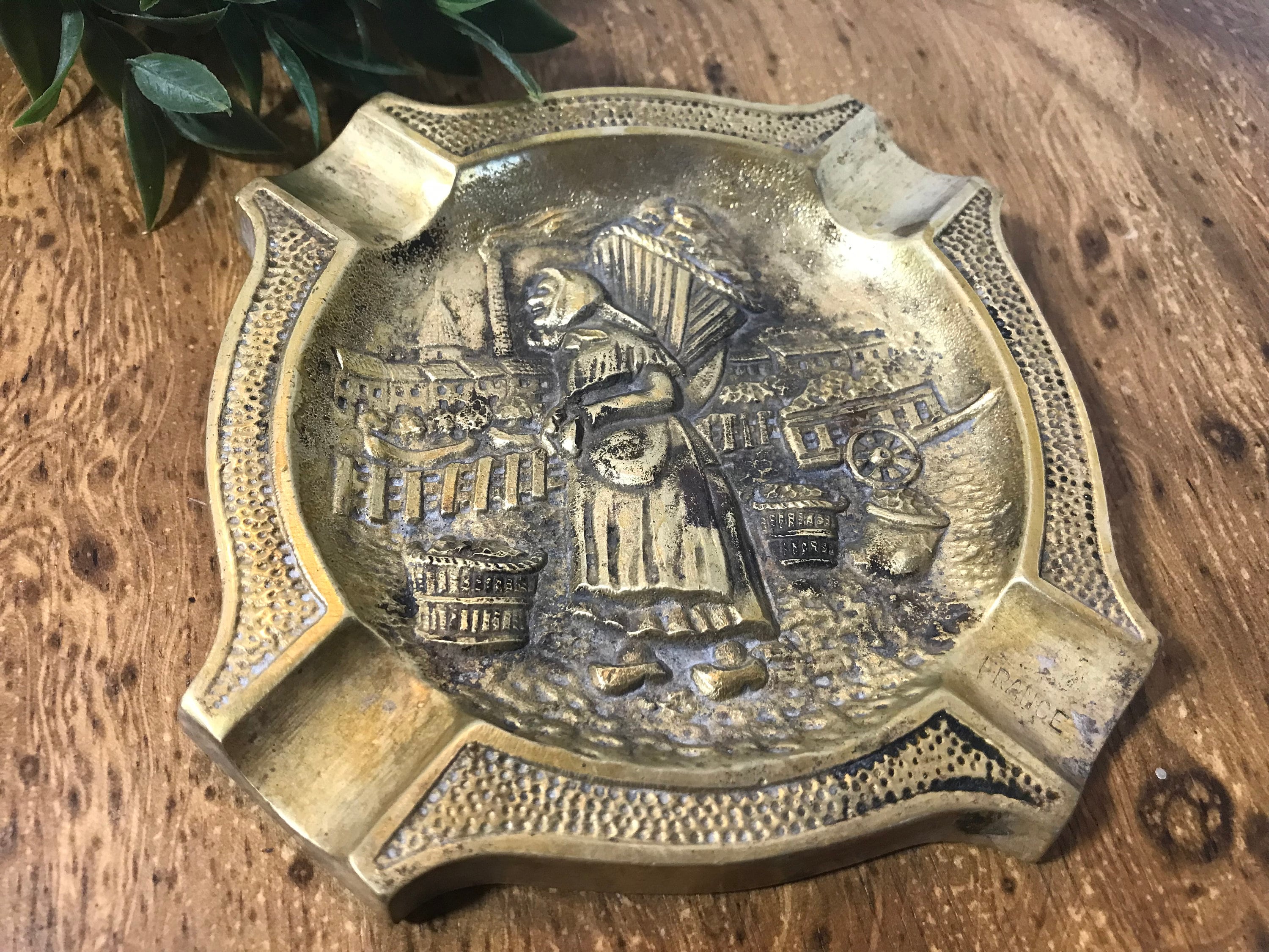 Fireplace Bellows Wood & Leather Embossed Brass Scene (TWS) Fireplace Bellows Wood & Leather Embossed Brass Scene (TWS)