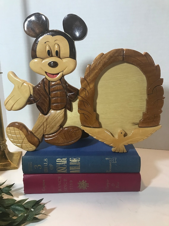 60年代　ミッキーマウス レトロイラスト 木製フレーム　Mickey ビンテージのミッキーマウス木製額縁、手彫りの寄木細工のミッキー