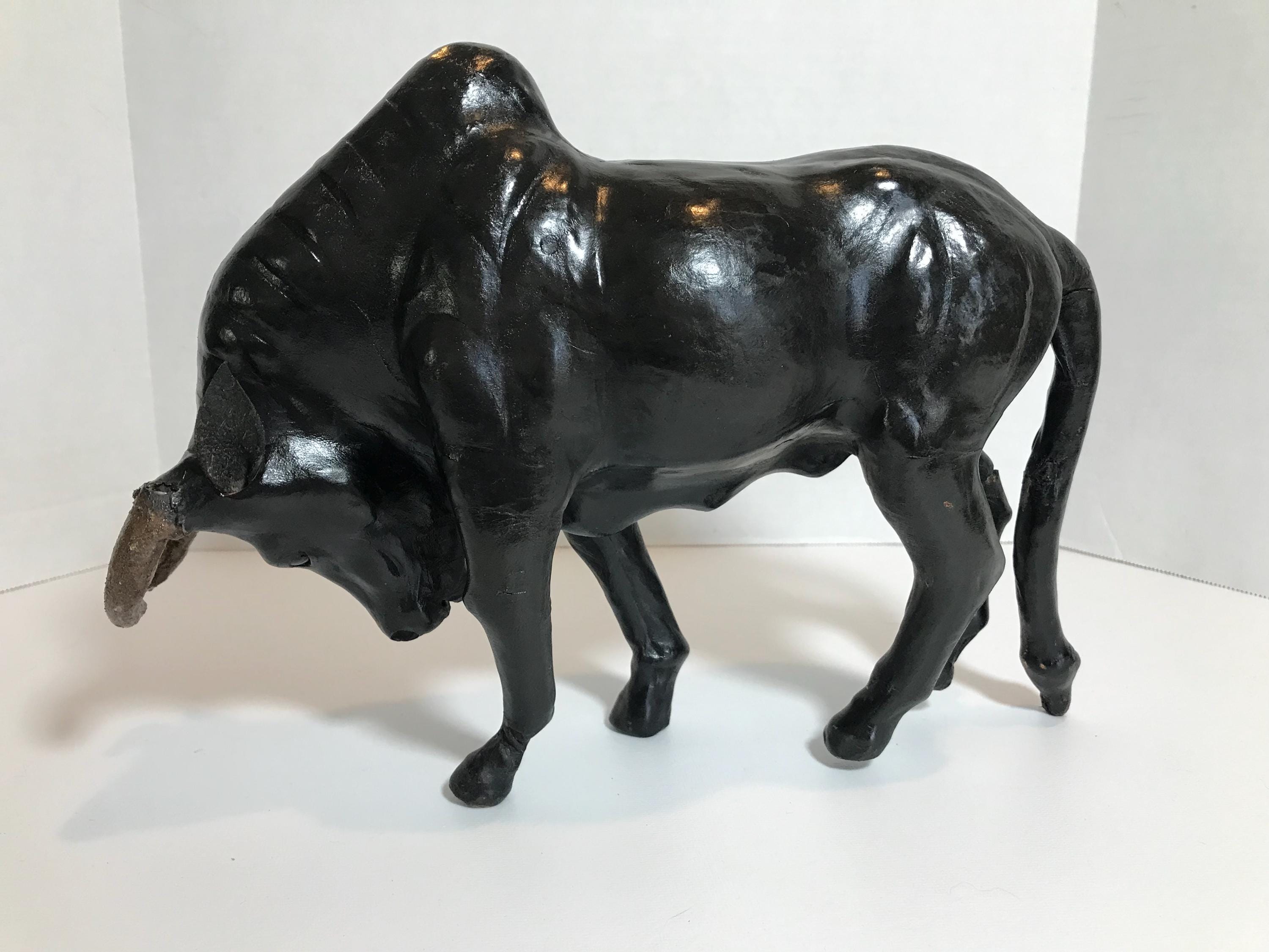 ブラック bull様 Vintage Leather Black Bull Statue, Vintage Distressed Leather