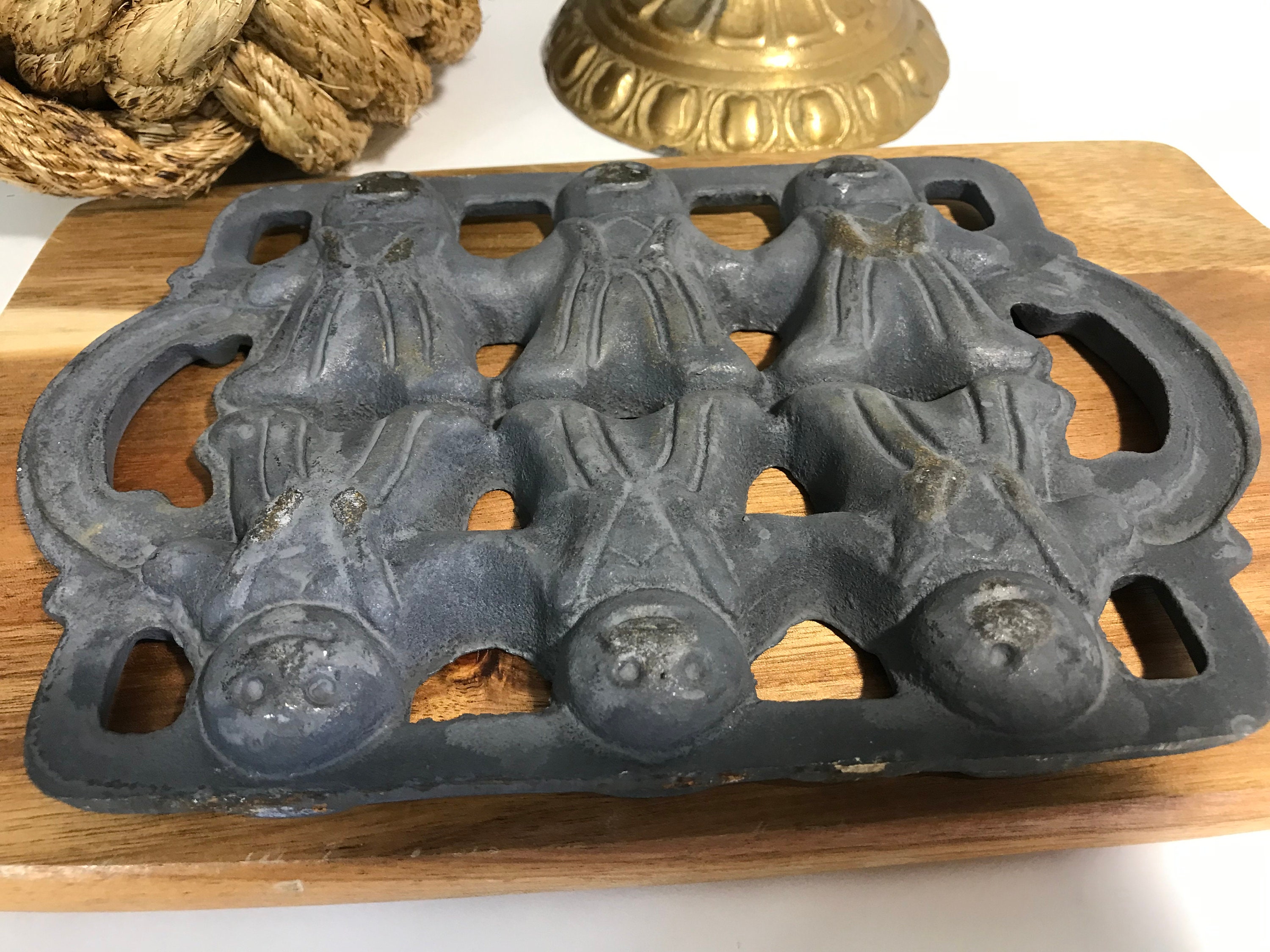 Vintage 1985 John Wright Cast Iron Gingerbread Man House Mold Pan