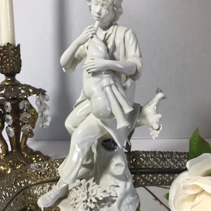 Vintage 1960s Capodimonte Italian porcelain statue, Vintage porcelain ceramic Capodimonte blanc de chine elegant statue, made in Italy