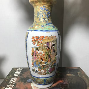Vintage ceramic Asian style vase, hand painted porcelain Japanese vase, Vintage Chinoiserie vase, Asian colorful vase, elegant Japanese vase