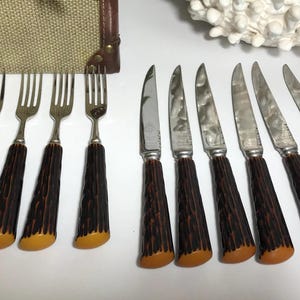 Cubiertos vintage de mediados de siglo de GH Cutlery England, tenedores y cuchillos antiguos de imitación madera y acero inoxidable con garantía GH England, cubiertos vintage