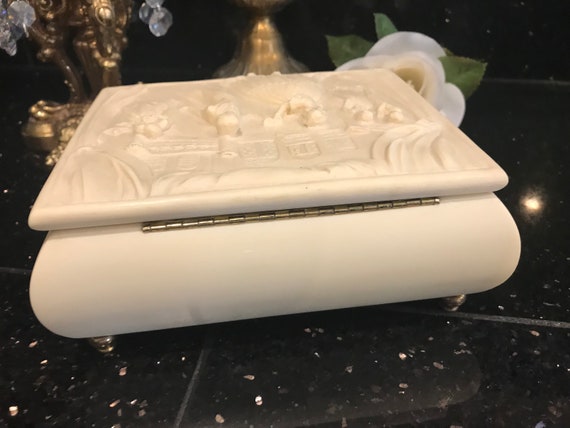 Vintage alabaster jewelry box, La Traviata signed… - image 6