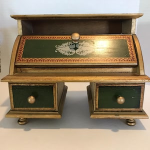 Vintage Florentine jewelry box, Elegant Italian Florentine gold gilt trinket box, Italian Florentine wooden green and gold decorative box.