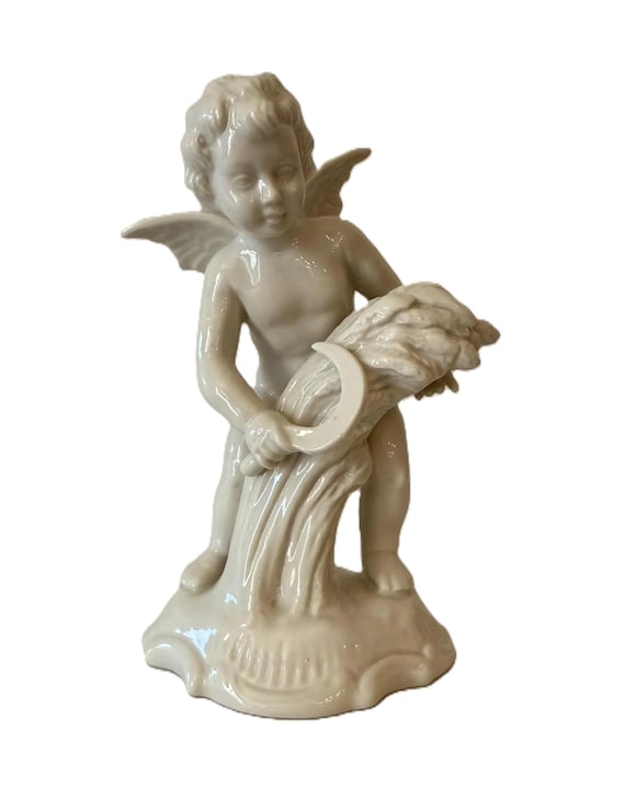 Vintage Dresdner Blanc de Chine Cherub Figur, deutsche weiße Porzellan Engel Statue