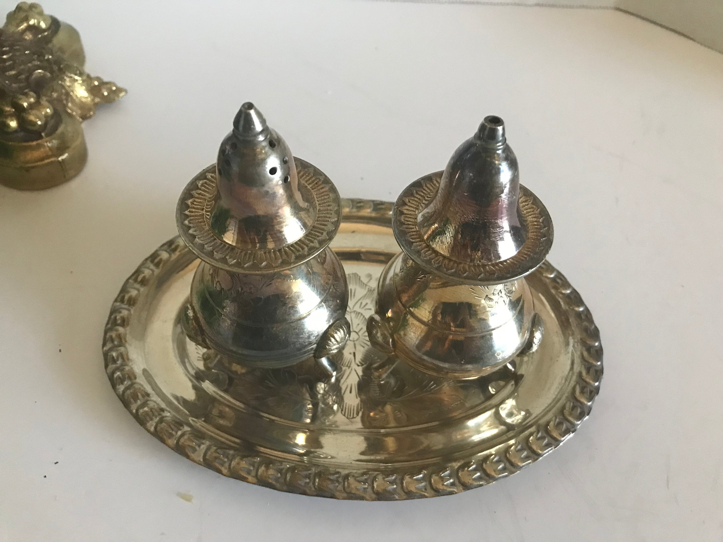 Ensemble de slière et poivrière en rgent sterling de style frnçis