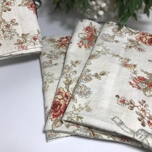 Servilletas de tela de lino vintage con motivos florales, servilletas de tela shabby chic de lino blanco roto con flores de color óxido y verde, decoración de lino para el hogar, decoración de mesa de lino