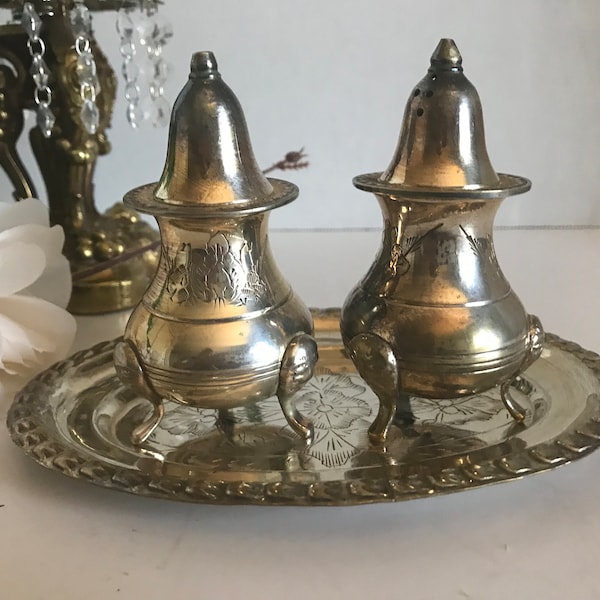 Vintage elegant silverplate salt and pepper set, Vtg silverplate footed salt pepper shakers, Silverplate engraved salt pepper on small tray