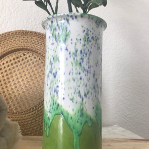 Vintage large green speckled cylinder shaped studio pottery vase signed, Vintage green speckled glazed ceramic art pottery tall vase, signed