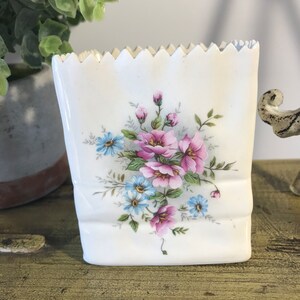 Wazon w stylu zabytkowej ceramicznej torby papierowej, ...
