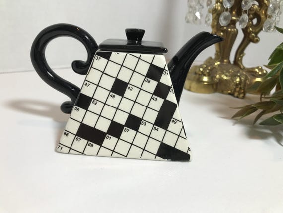 ヴィンテージの装飾的なミニクロスワードティーポット、クリーマー