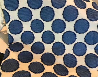 Tela decorativa de lunares grandes en color índigo acetónico de Robert Allen, tela de tapicería de lunares azules, tela decorativa para el hogar de Robert Allen de 137 x 112 cm.