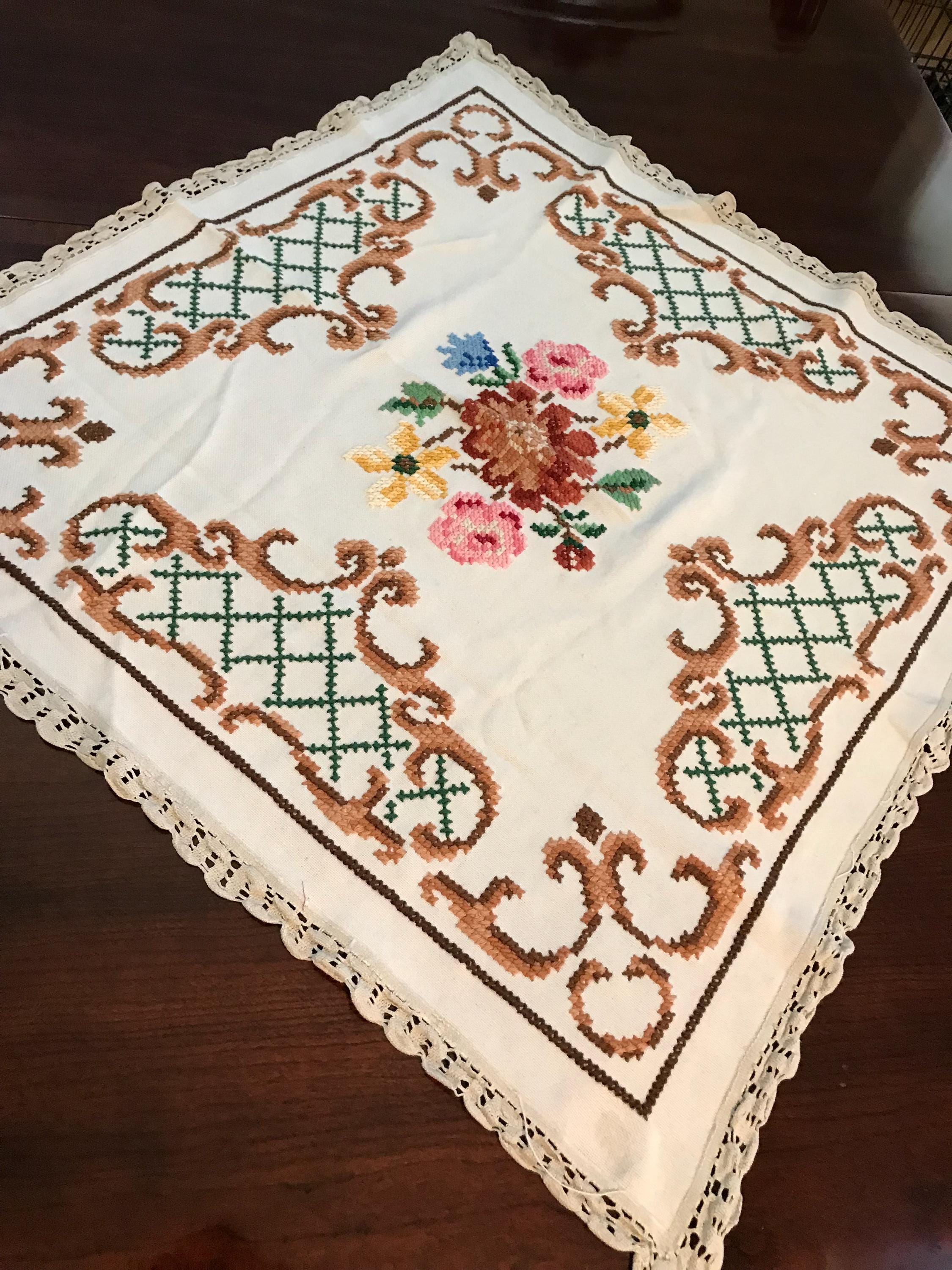 アンティーク　ヴィンテージ　テーブルクロス　クロススティッチ　リネン ヴィンテージホワイト刺繍クロスステッチハンドメイドテーブルクロス
